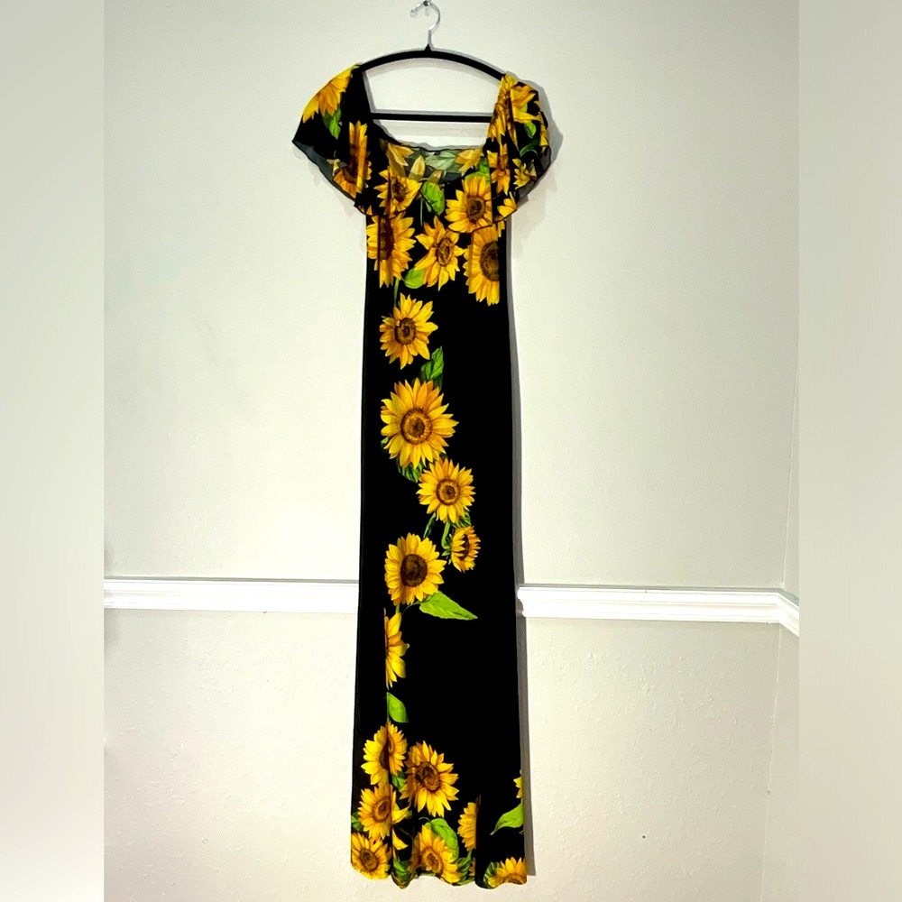 Beautiful cameo dress Size M